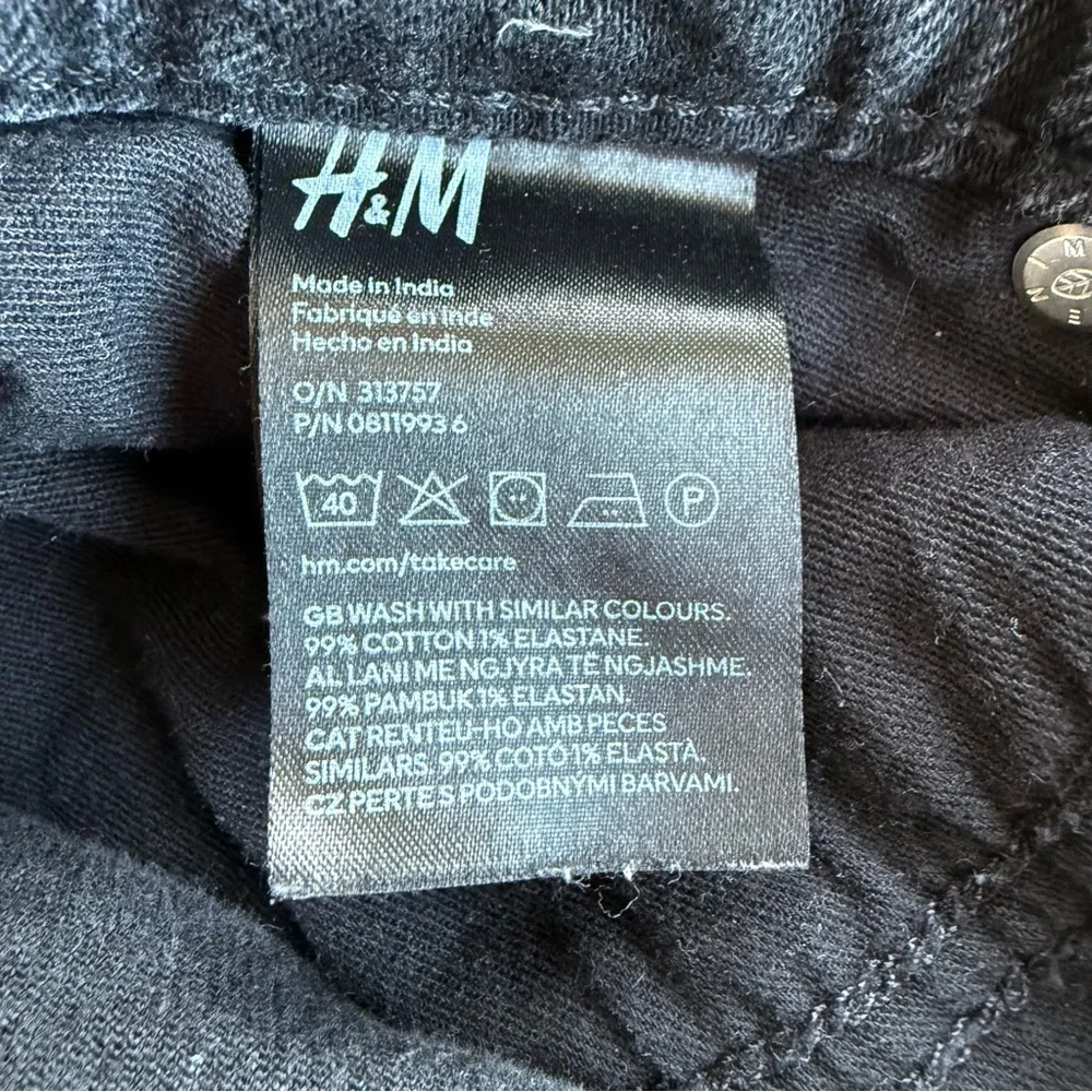 H&M Men's Regular Fit Coupe Standard Black Straight Leg Jeans, size 33/32